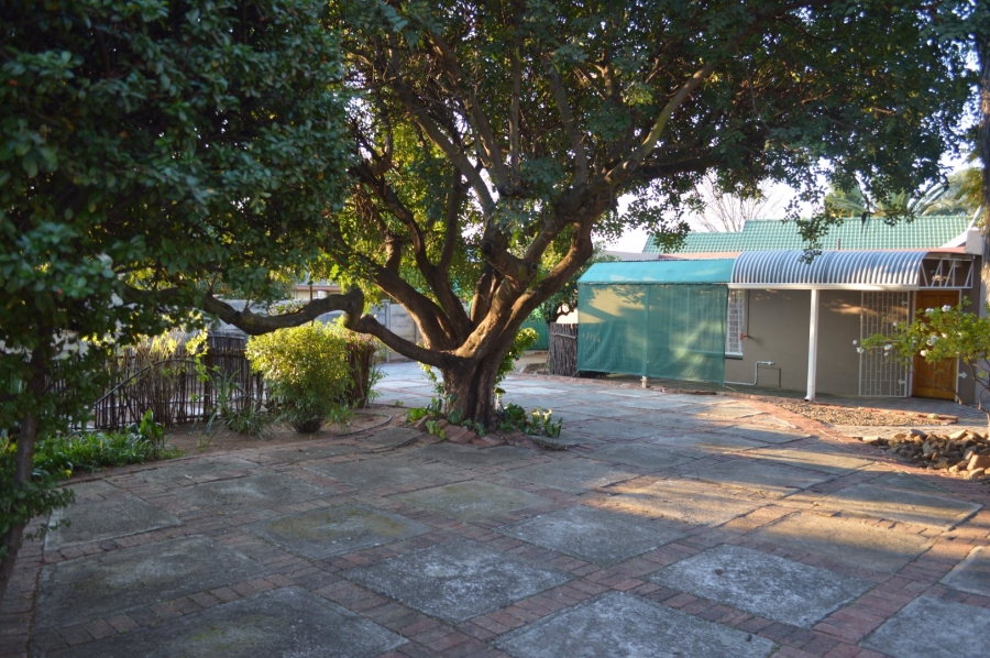 To Let 2 Bedroom Property for Rent in Songloed North West